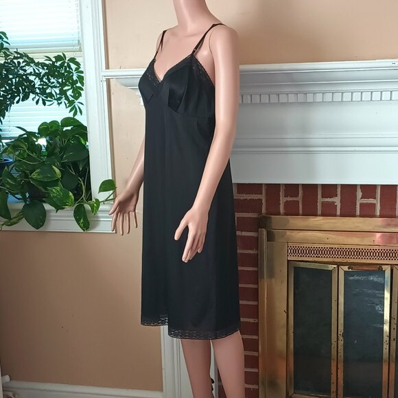 Vanity Fair Vintage Full Slip 36 L Long Black Lace Top & Hem V Neck Made in USA - Picture 2 of 8